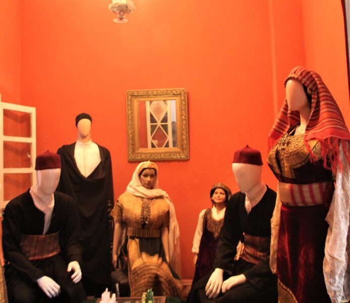 Dans le cadre du Programme de Réhabilitation et de Valorisation de la Medina de Tanger initiée par Sa Majesté le Roi Mohammed VI, que Dieu l'Assiste, l’Agence pour la Promotion et le Développement du Nord; en tant que maître d’ouvrage, en partenariat avec la Wilaya de la Région de Tanger Tétouan Al Hoceima; Maître d’ouvrage délégué et le ministère de la jeunesse, de la culture et de la communication ont procédé à la reconstruction du bâtiment de la synagogue Assayag, abandonnée depuis plus de 60 ans et qui menaçait de s’effondrer à tout moment. La réalisation de ce projet a été confié au Comité de la Communauté Israélite de Tanger, dont les travaux de réhabilitation ont réédifié la Synagogue à l’identique dans le respect total de ses composants datant de plus d’un siècle et ont nécessité un budget global de 2.000.000 de dirhams, financé par le ministère de la Culture.