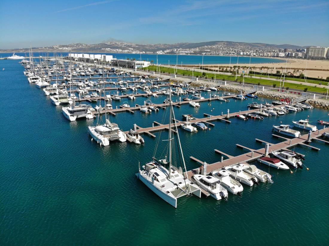 Vue panoramique du port de plaisance Tanja Marina Bay International