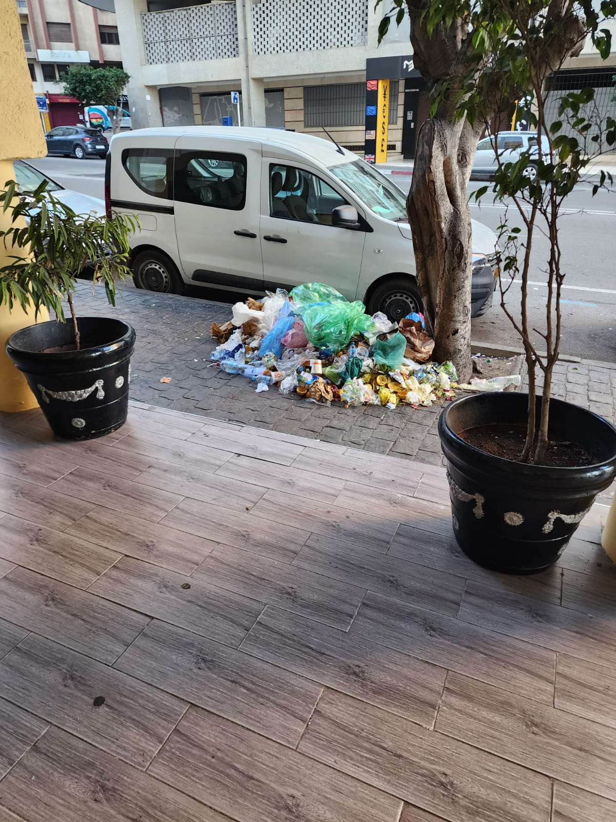 Tanger se prépare, mais sa corniche est envahie de déchets à quelques mois de la CAN