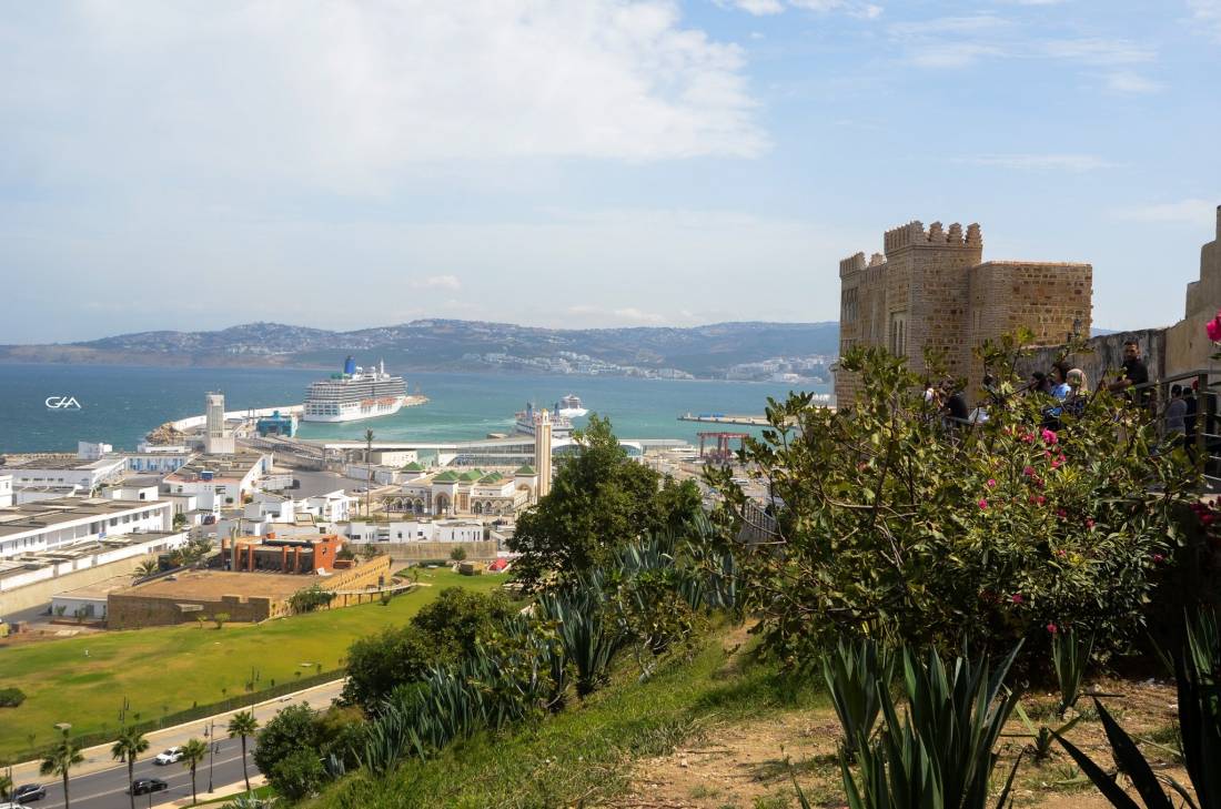 Vue panoramique de Tanger face à la CAN 2025 avec le front de mer rénové et les infrastructures touristiques