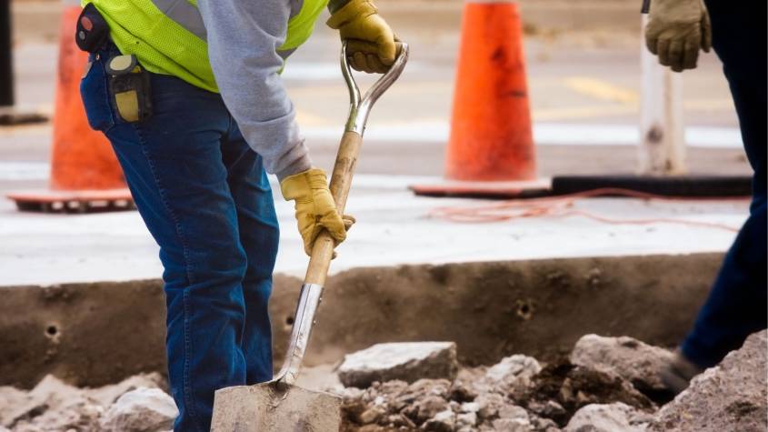 Incroyable, le rond-point du complexe Al Hassani rasé