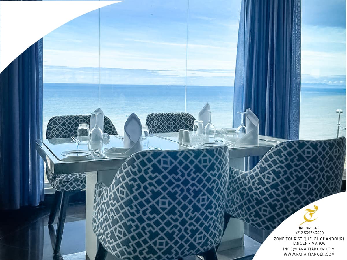 Restaurant-bar Mare Nostrum au Farah Hotel Tanger avec vue sur la baie, parfait pour des séjours en hiver