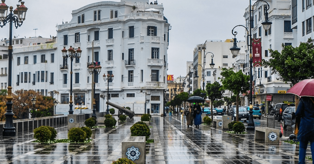 pluie sue le boulevard pasteur à cause de l'hiver furieux de Tanger