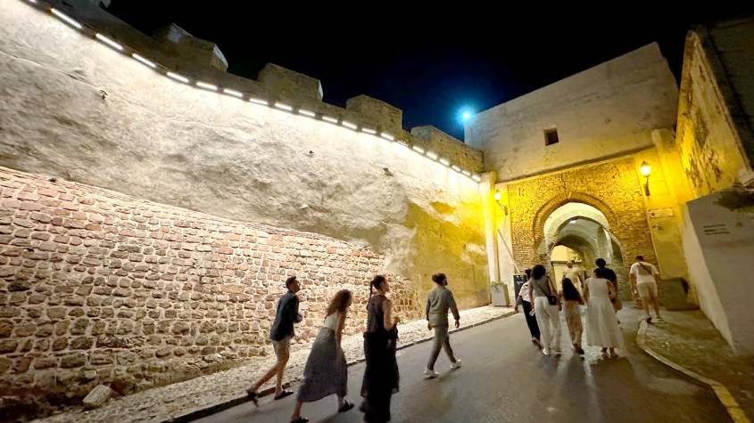 promenades nocturnes dans les ruelles de la Médina de Tanger