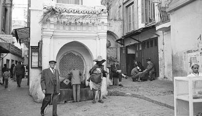 Ancienne photo de la rue Siaghine à Tanger la migratoire