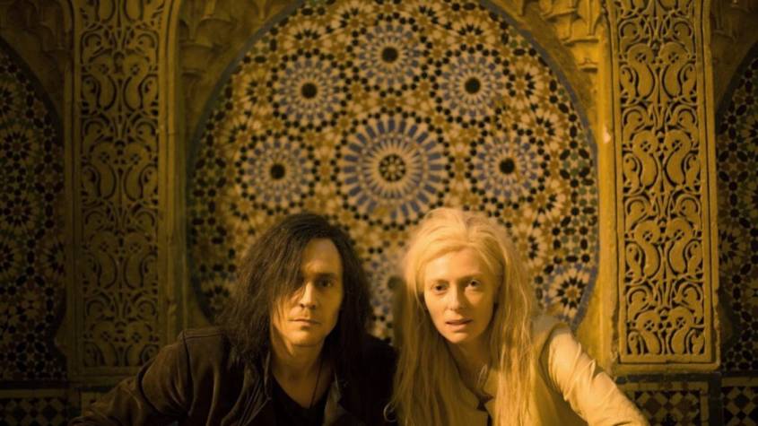 Scène nocturne de Tanger la cinéaste dans le film Only Lovers Left Alive de Jim Jarmusch illustrant l’atmosphère mystérieuse et les ruelles de la ville.