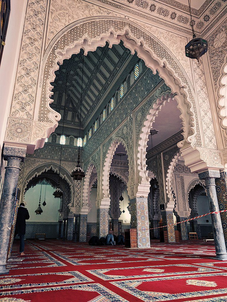 Intérieur de la mosquée Mohamed V à Tanger la spirituelle