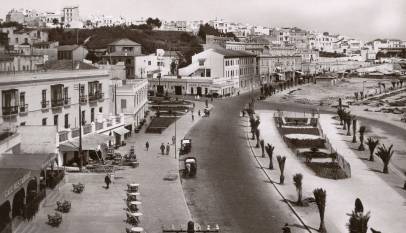 Vue aérienne de Tanger l’historique vers 1940, l’avenue d’Espagne et la route côtière