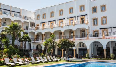 El Minzah Tanger vue sur piscine et jardin andalou