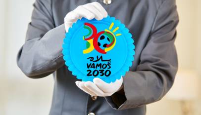 Bagagiste du secteur hôtelier qui se prépare pour la Coupe du Monde 2026